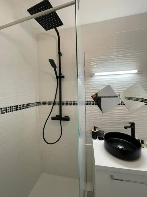 Appartement 2 Pieces, Salon Et Chambre, 44M2 Refait A Neuf クリシー エクステリア 写真