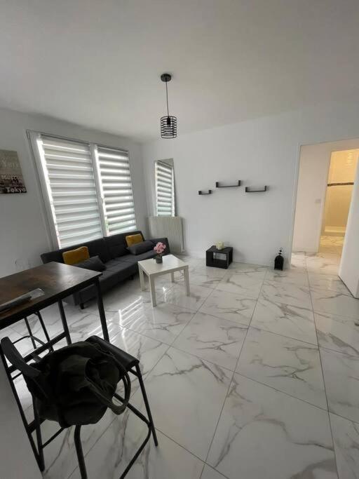 Appartement 2 Pieces, Salon Et Chambre, 44M2 Refait A Neuf クリシー エクステリア 写真