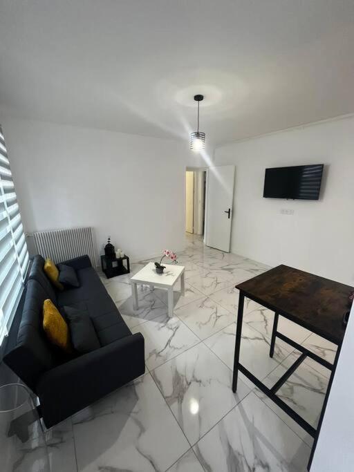 Appartement 2 Pieces, Salon Et Chambre, 44M2 Refait A Neuf クリシー エクステリア 写真