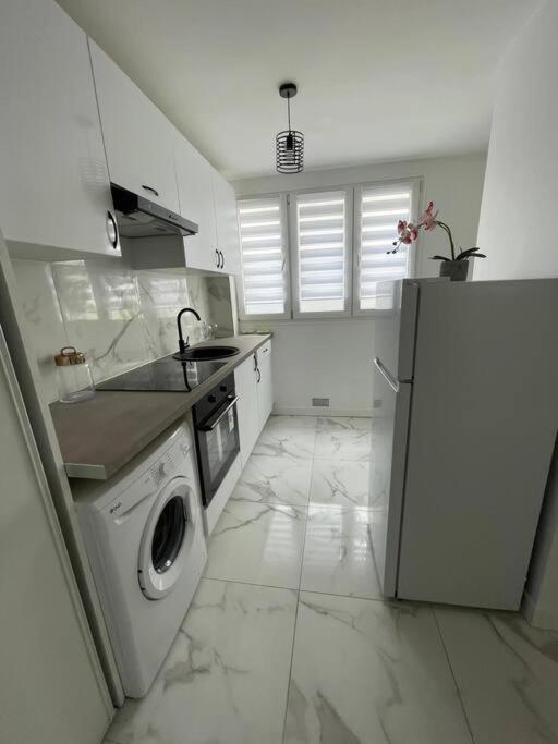 Appartement 2 Pieces, Salon Et Chambre, 44M2 Refait A Neuf クリシー エクステリア 写真